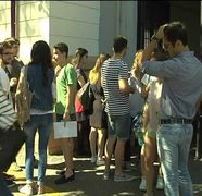 Emotii mari la afisarea rezultatelor de la bacalaureat. Absolventii de liceu au asteptat cu sufletul la gura notele!